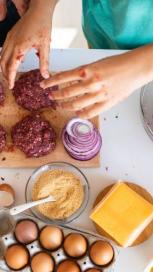 https://www.maggi.co.nz/sites/default/files/styles/search_result_153_272/public/budget-busting-burger-patties_0.jpg?itok=0l8lKeqn