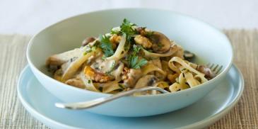 Creamy chicken, walnut & mushroom pasta